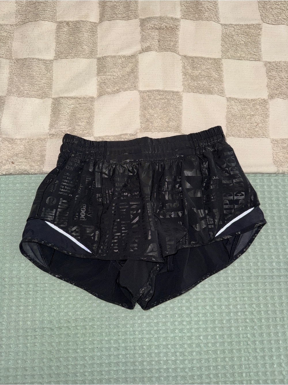 Lululemon Hotty Hot Short II *2.5" Manifesto size 6